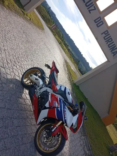 CBR 1000RR Fireblade acto trocas