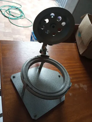 Aparelho para fechar marmita