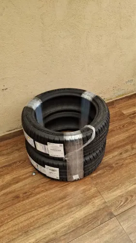 Par Pneus Michellin 225/45 r18