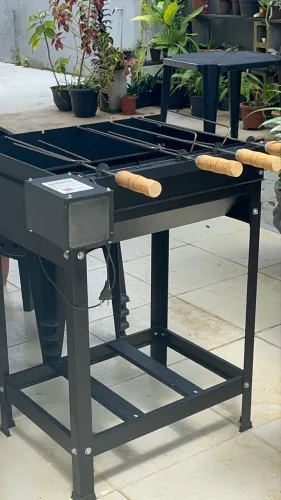 Churrasqueira com 5 espetos