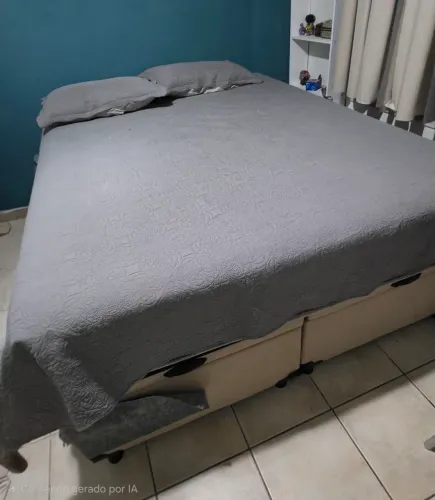 Vendo cama Tipo Queen Size, com box tipo baú. 