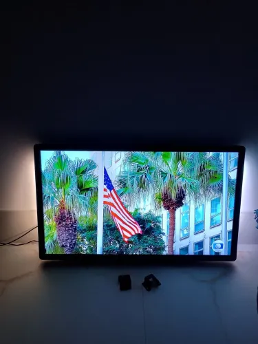 TV Philips 40" Ambilight com Chromecast funcionando.