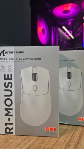 Mouse Gamer sem Fio Attack Shark R1 Ultraleve e design Ergonômico, Tri-Mode, 18.000 DPI
