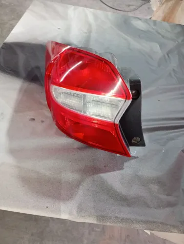 Lanterna traseira Ford Ka sedan lado esquerdo