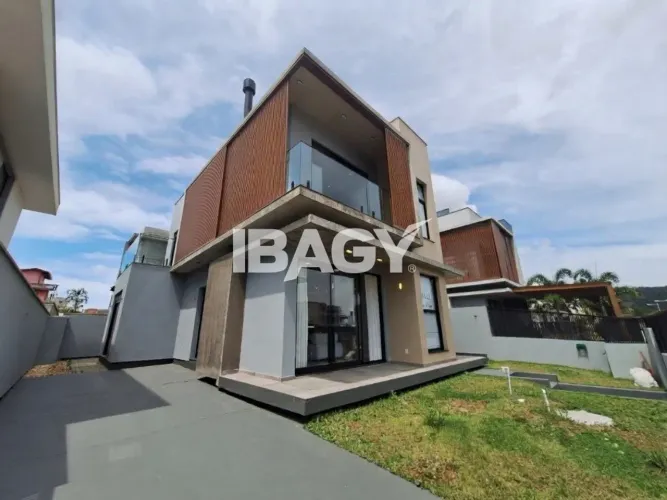 Excelente Casa em Condominio 4 dormitório(s) em Rio Tavares - Florianópolis