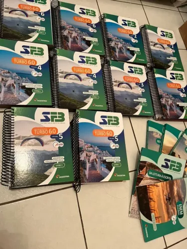 Livros sistema Farias Brito pré-vestibular turmas de medicina 