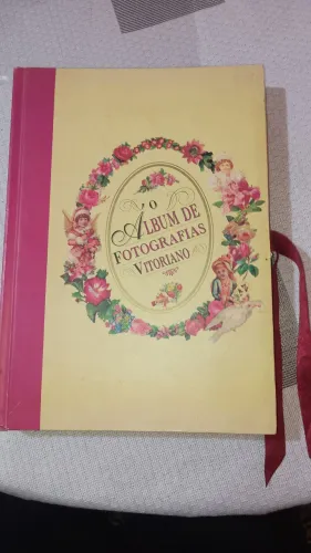 Álbum de fotos vitoriano vintage