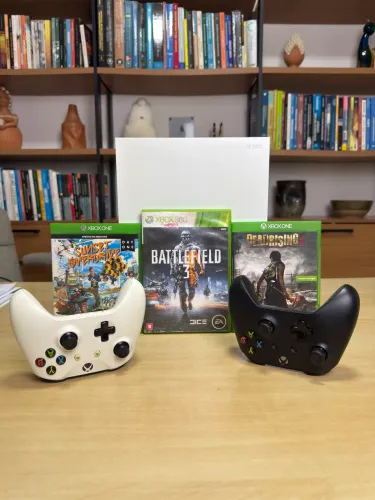 Xbox One S 1TB + 2 Controles + 3 Jogos