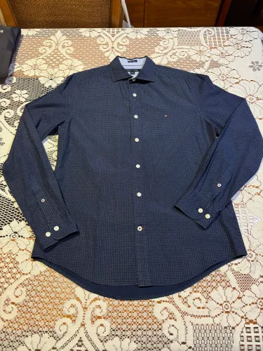 Camisa Tommy Hilfiger - tamanho P adulto