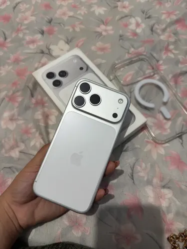 iPhone 17 pro Max novo