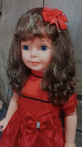 Boneca amiguinha da estrela com vestido vermelho 