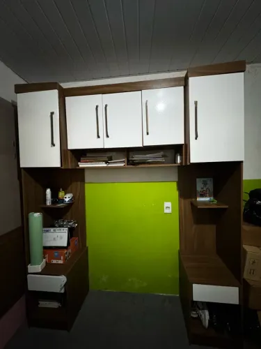 Guarda roupa com entrada para cama de solteiro