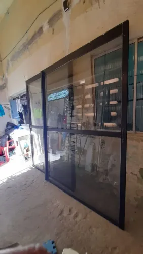 Vende-se portão de vidro de corre 