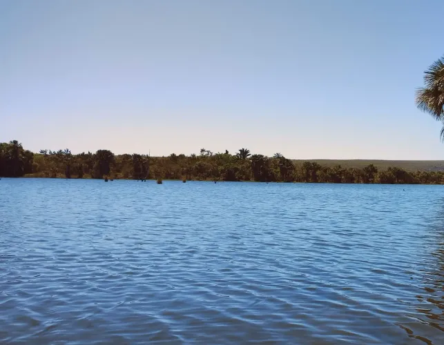 Vendo chácara a beira lago