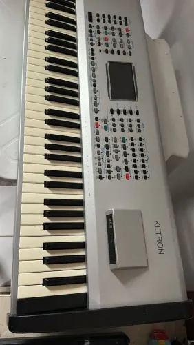 KETRON SD1 SEMI NOVO