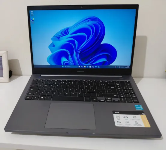Notebook Samsung Book ultrafino 256SSD "Windows 11" Top Rápido tela 15.6 Antirreflexo