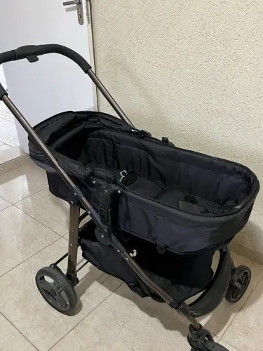 Carrinho Galzerano e bebê conforto+ base para carro