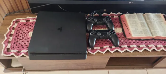 Vendo Playstation 4 slim 1 tera
