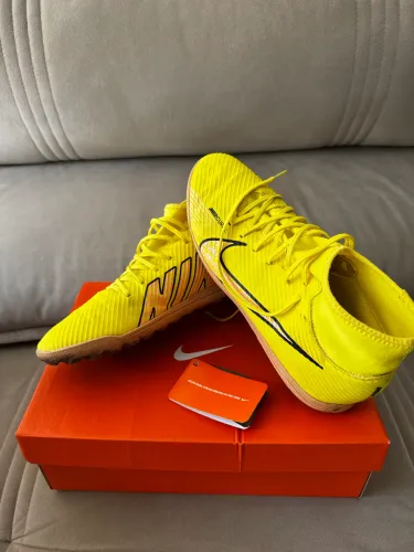 Chuteira Nike 43