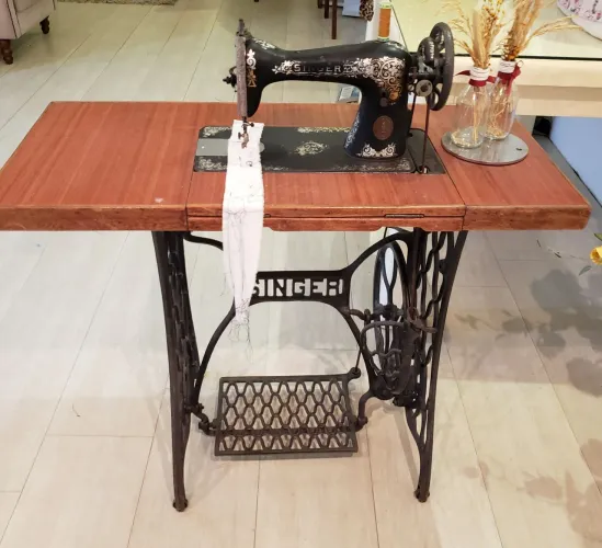 Maquina de costura relíquia 