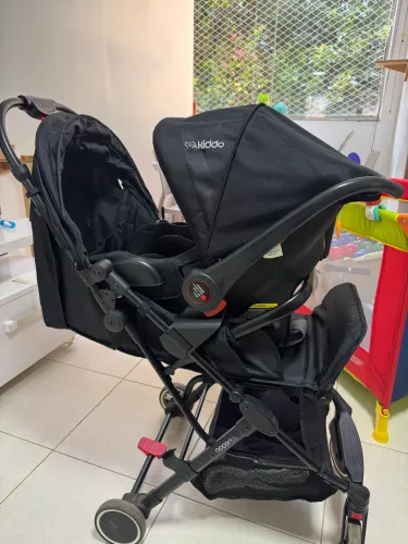 Carrinho Kiddo Casulo Click + Bebê Conforto + Base  Compacto para Viagens