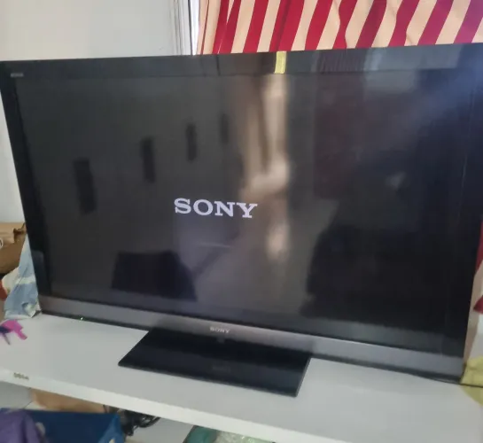 Sony TV LED Bravia 52 polegadas DEFEITO liga e desliga.