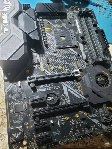 Placa mae asus x570 am4 tuf gaming com Defeito
