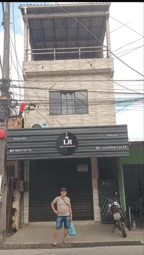 Vendo casa de 3 pavimentos com ponto comercial
