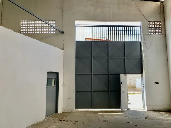 Oportunidade Única! Galpão Comercial em Ponto de Esquina Messejana