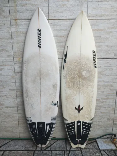 Duas pranchas de surf epóxi semi novas