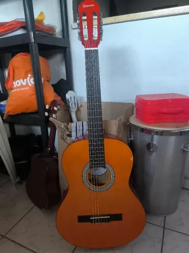 Violão giannini