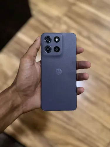 Moto G15, em bom estado e bem conservado