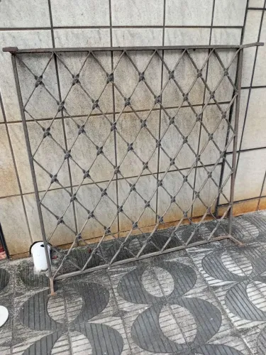 Grade de proteção 0,95 X 0,95 com chumbadores