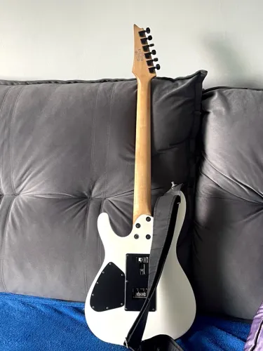 Guitarra Ibanez S570 branca- Somente retirada