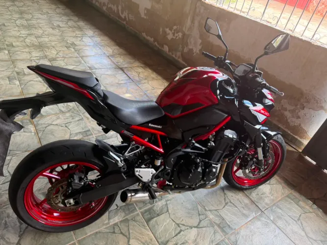 Kawasaki z900 2024/25 muito nova sem detalhes