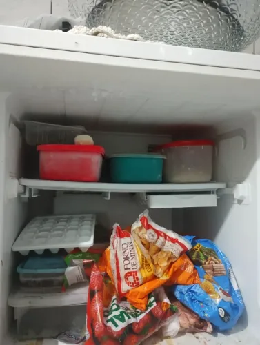 Geladeira com apenas o freezer funcionando