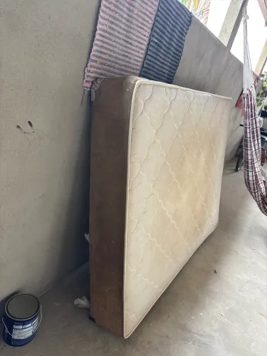 base cama box casal pouco usada 