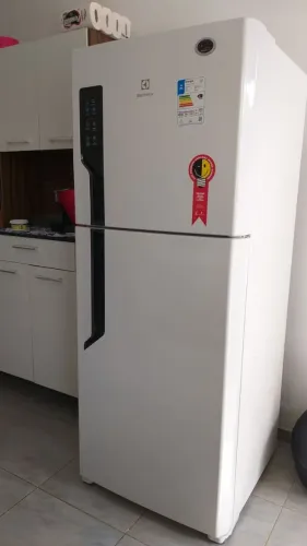 Estou Doando Geladeira numero na descrição me chama no zap *