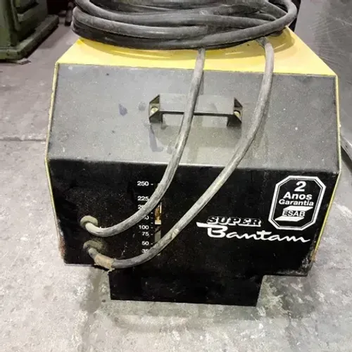 Maquina de Solda ESAB modelo Super Bantam 250 amp