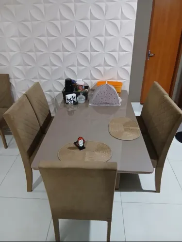 Mesa de Jantar 6 Lugares ? R$ 1.000