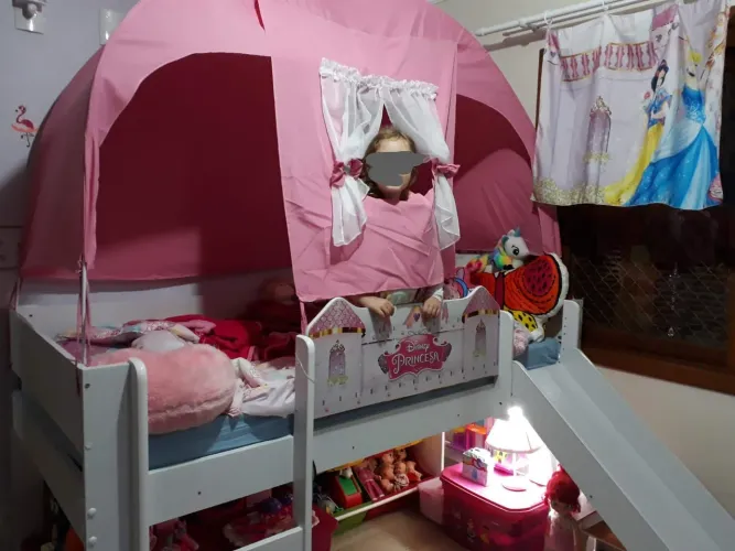 Cama elevada com escorregador Princesas Disney