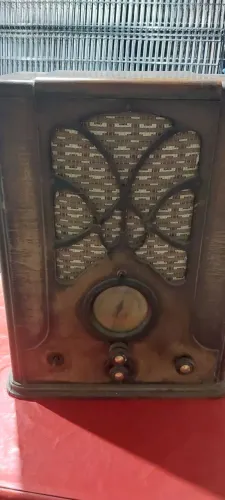 Radio capela antigo e a válvula