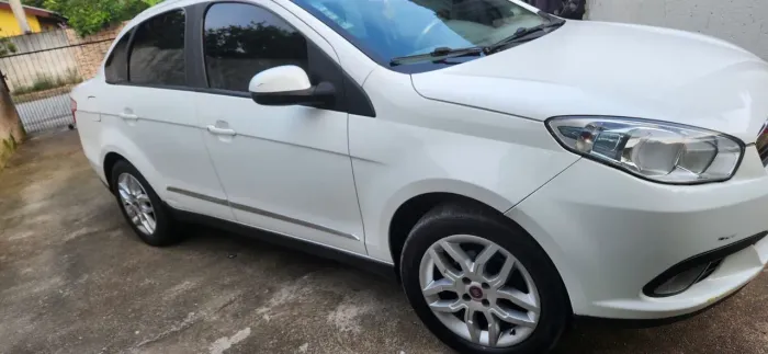 Fiat Grand Siena Essence Dual. 1.6 Flex 16V 2014