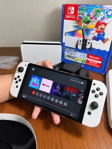 Nintendo Switch OLED em excelente estado, com apenas 1 mês de uso