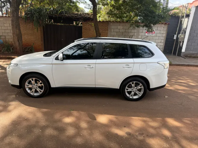 Mitsubishi Outlander 2.0 16V 160cv Aut. 2014