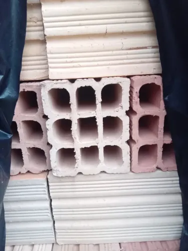 Vende se tijolos 3.500 de nove furos