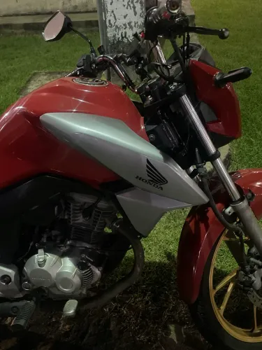 Troco ou vendo, aba do tanque da 160 2023 (adaptável)