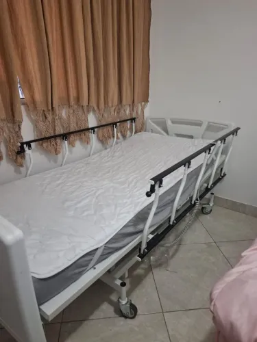 Cama hospitalar motorizada