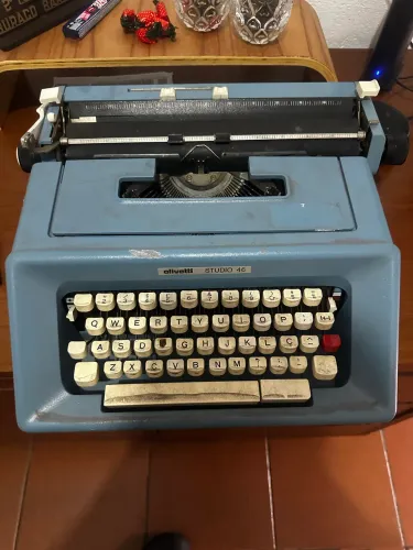 Máquina de Escrever Olivetti Studio 46