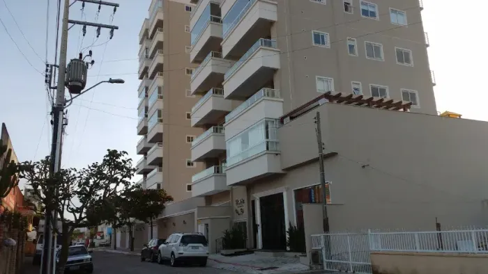 Locação Anual - Apartamento semi mobiliado em Itapema c/ 3 dormitórios - Próx. da Havan